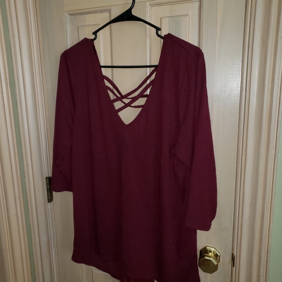 Torrid women's plus sz 1X Burgundy shirt with lace - Picture 3 of 6